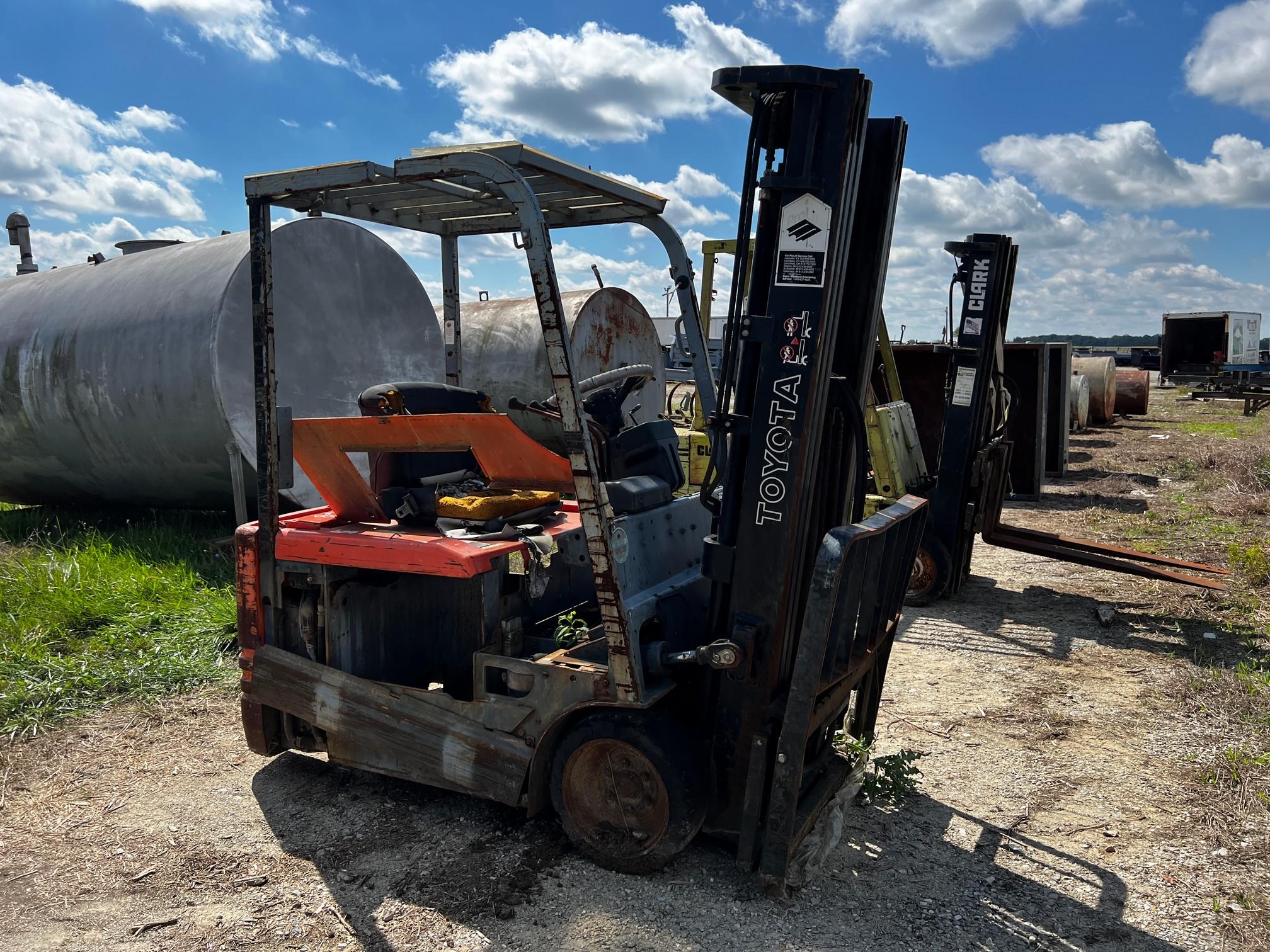 Toyota electric forklift CONDITION UNKNOWN