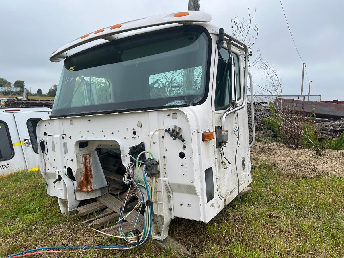 1999 International truck cab