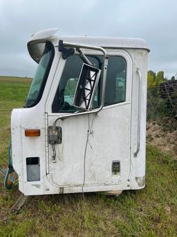 1999 International truck cab