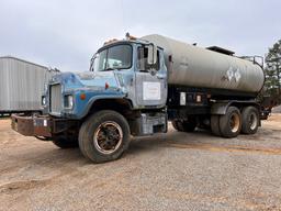 1979 Mack DM w/Etnyre BT-HL 4,175 gallon oil tank