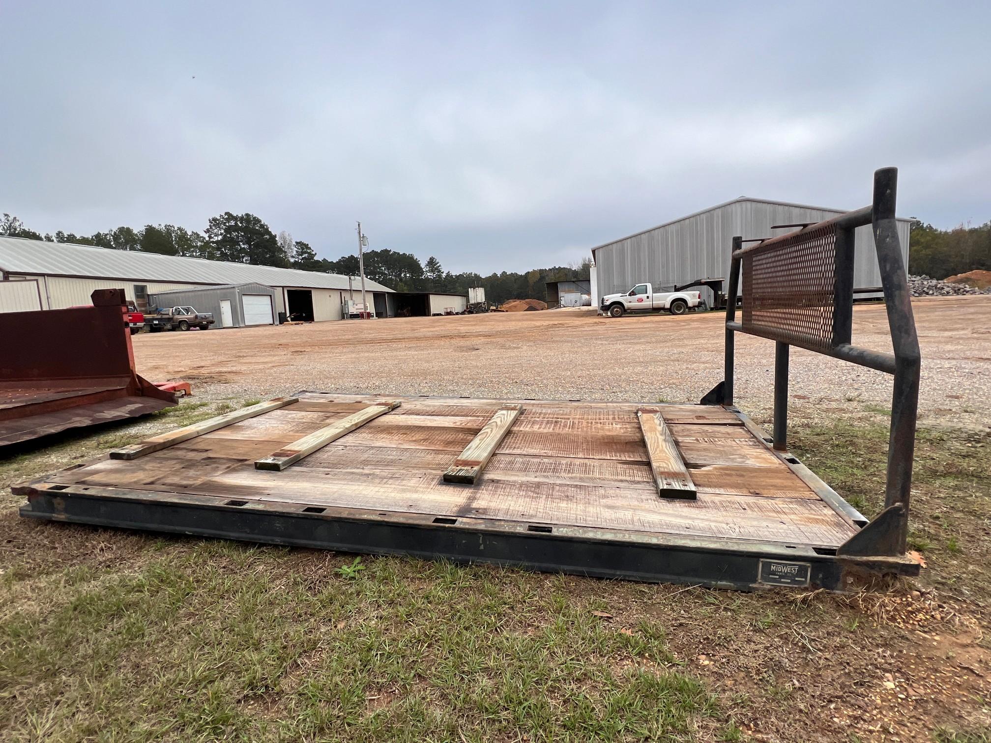 1983 Midwest M120PX truck flatbed