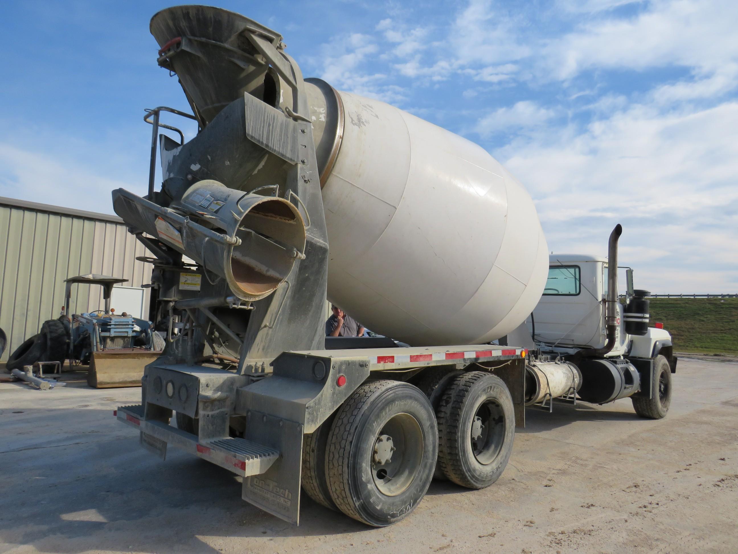 1995 Mack RD690S Concrete Mixer Truck