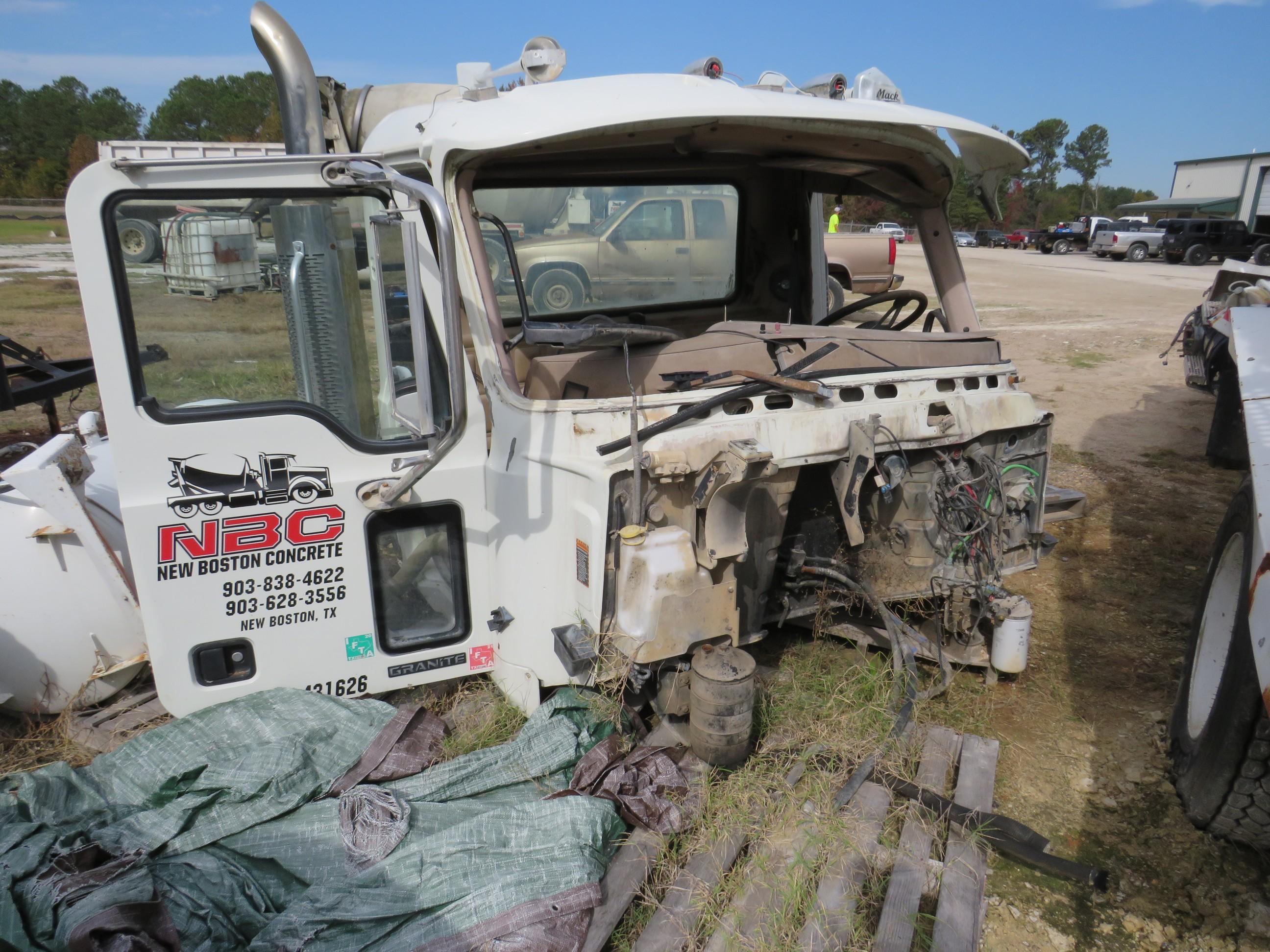 Mack CV713 Salvage Truck NO TITLE