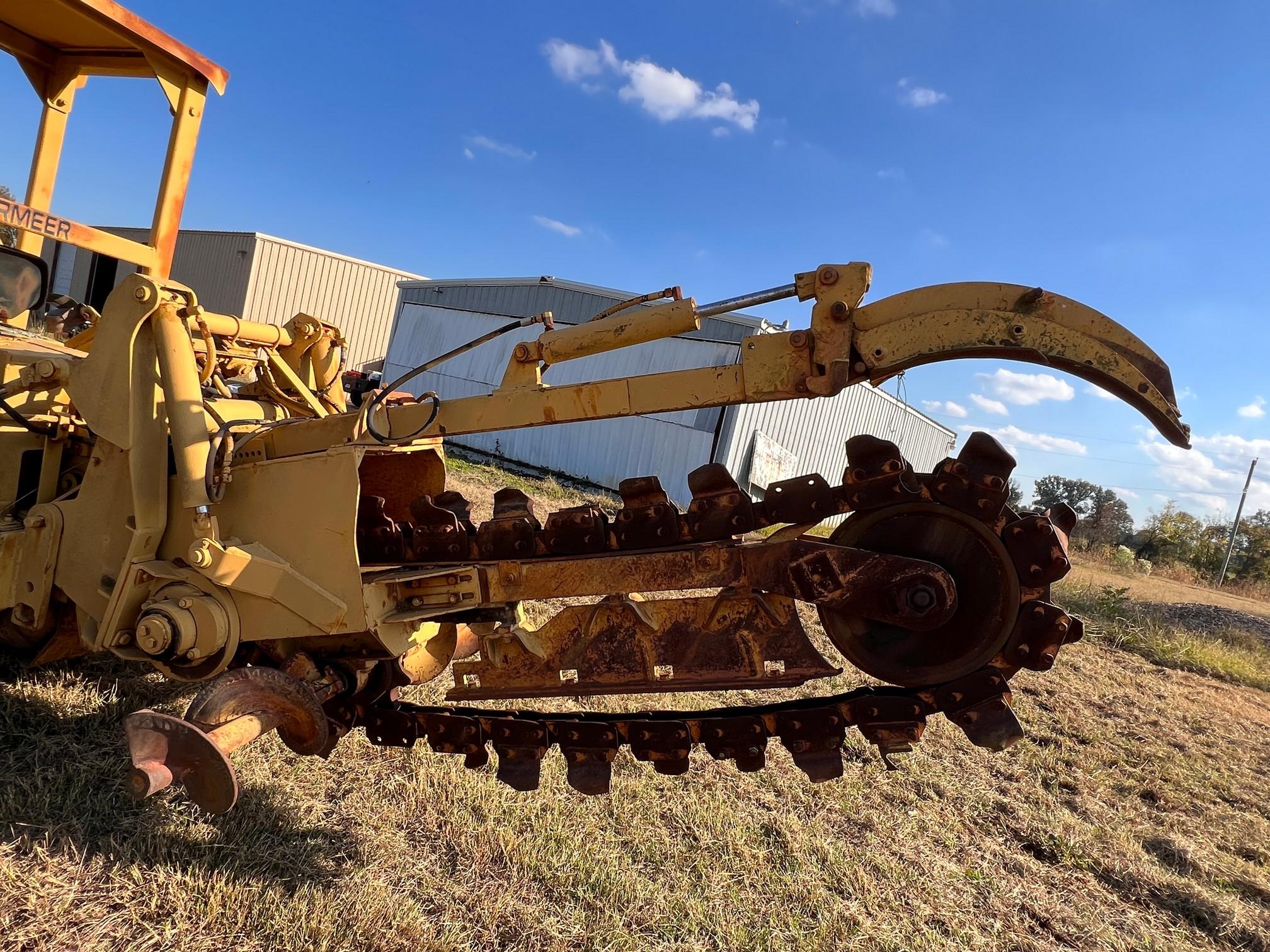 Vermeer M475 ride on trencher w/hyd 6 way blade