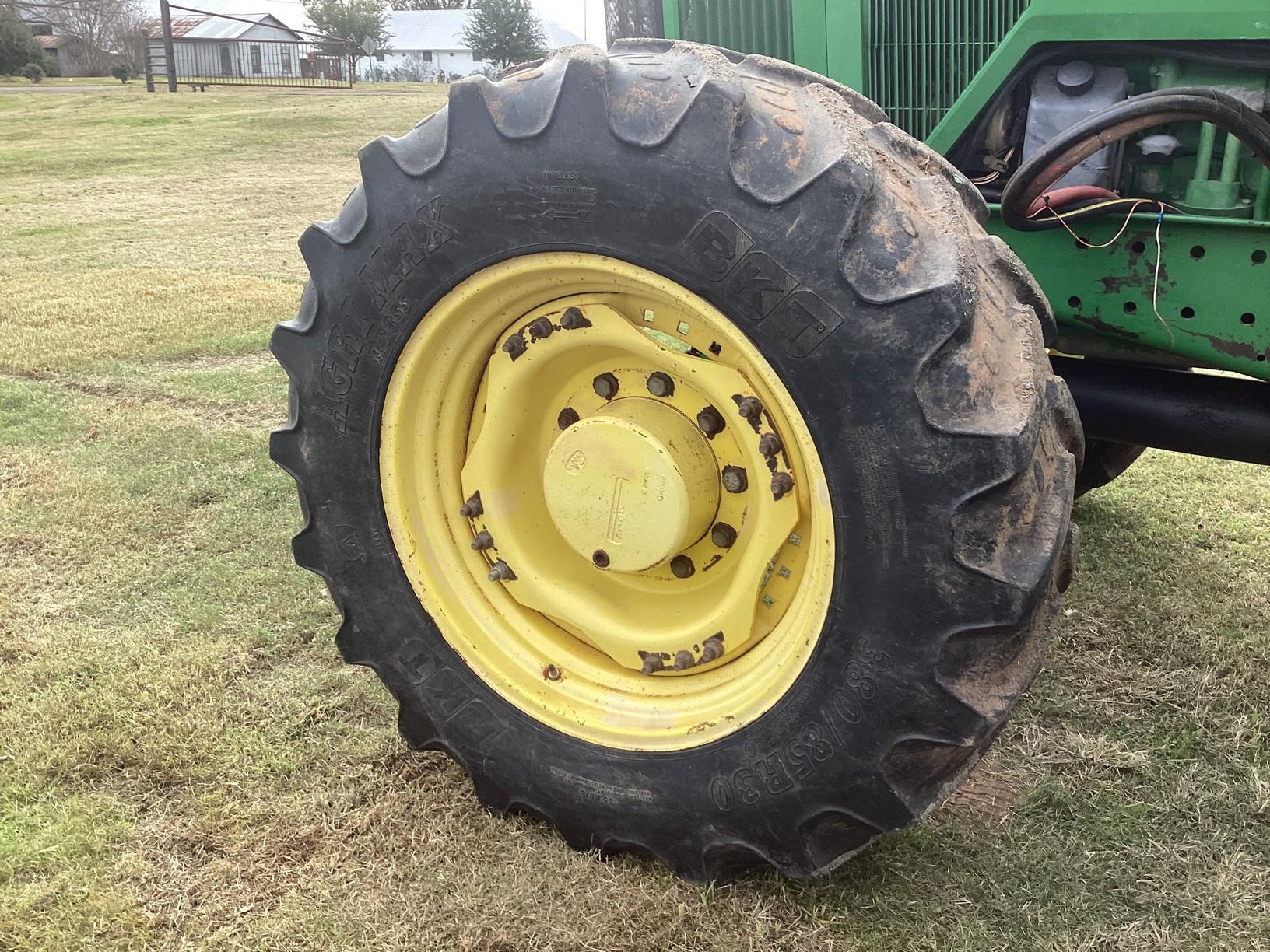 John Deere 7810 MFWD 8,011 hours, 167 PTO hp, Quad range power quad transmission