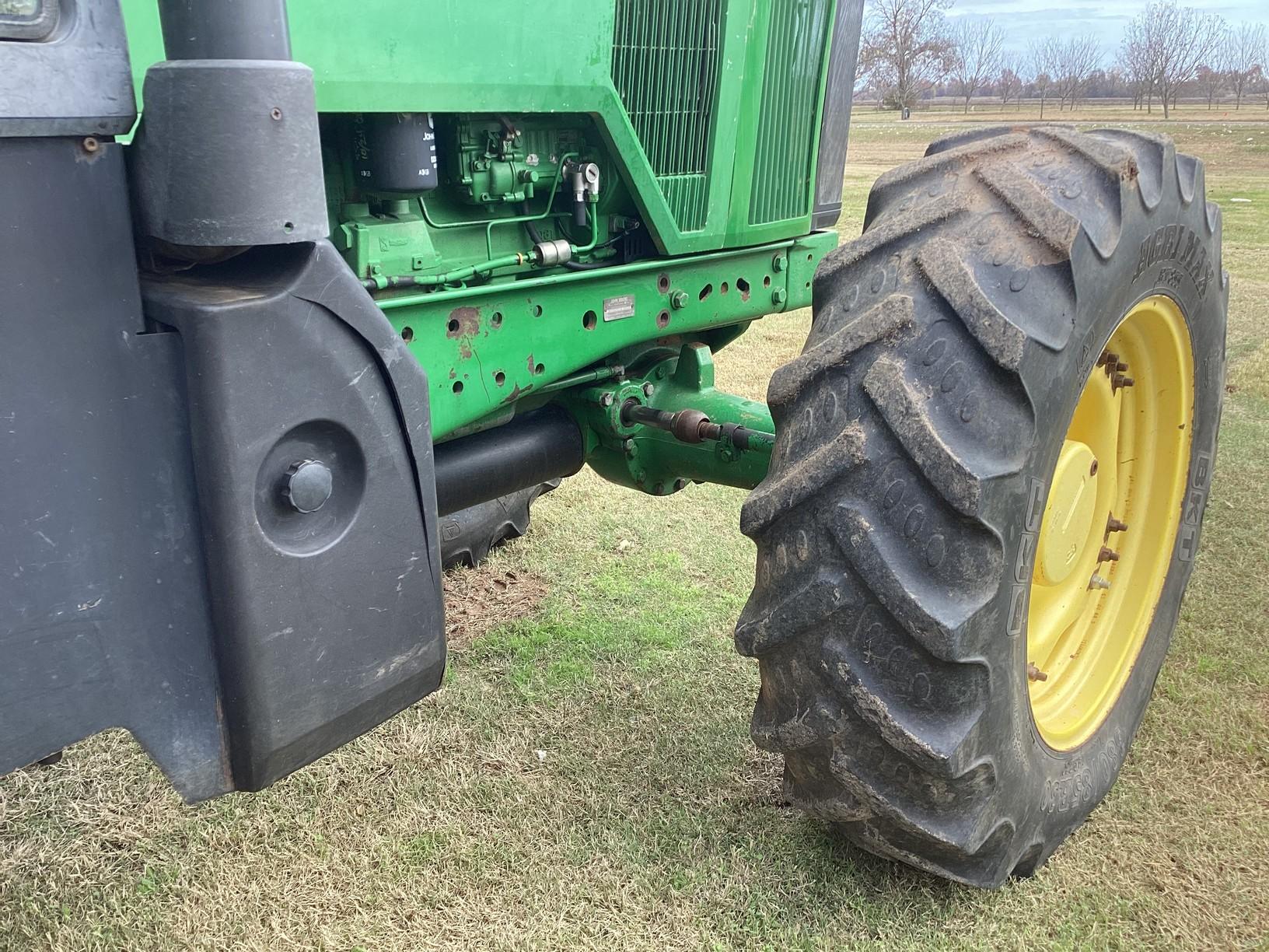 John Deere 7810 MFWD 8,011 hours, 167 PTO hp, Quad range power quad transmission