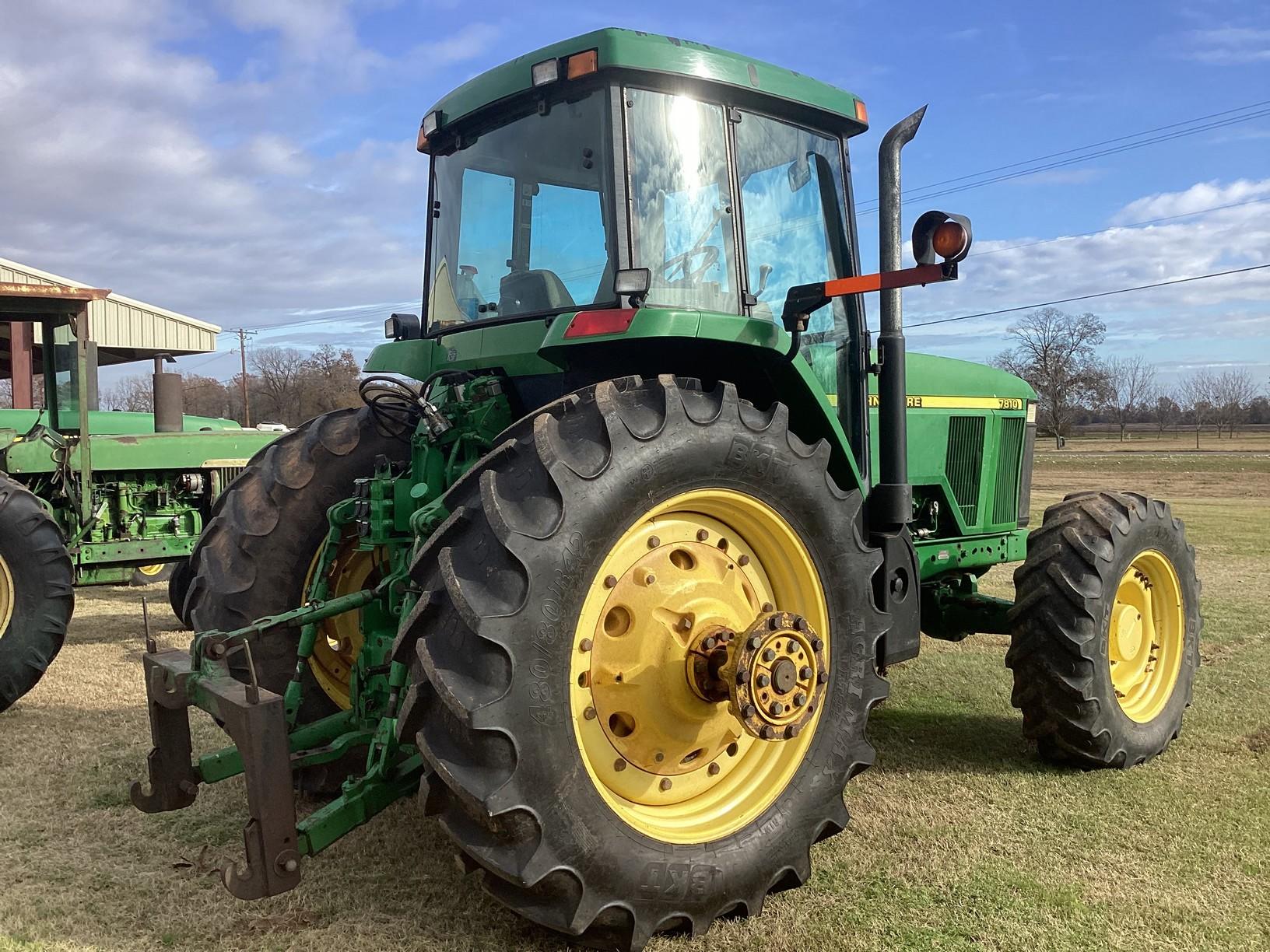 John Deere 7810 MFWD 8,011 hours, 167 PTO hp, Quad range power quad transmission