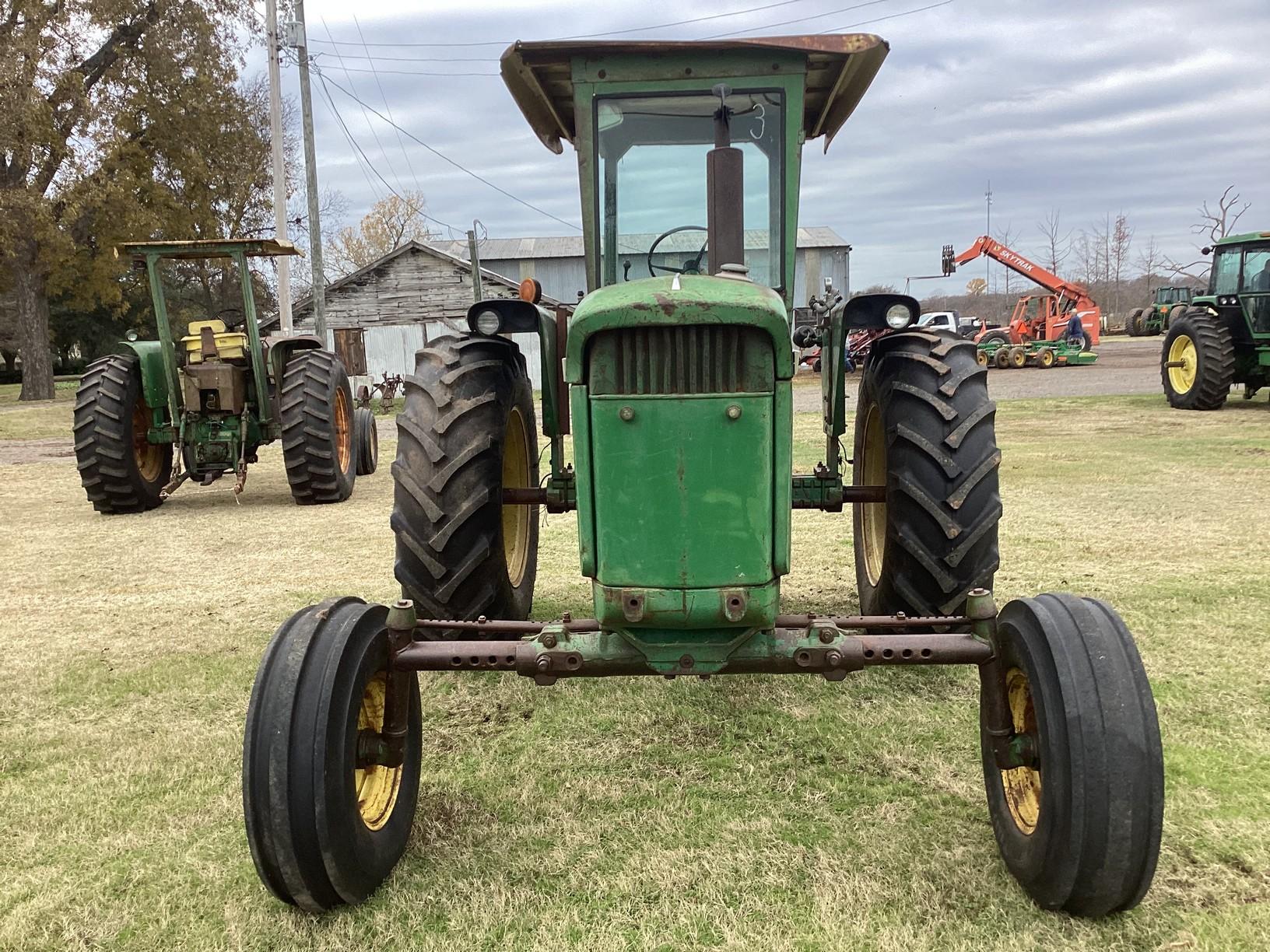 John Deere 4020 Console Model Tractor 4,999 hours showing, rear PTO, Syncro transmission