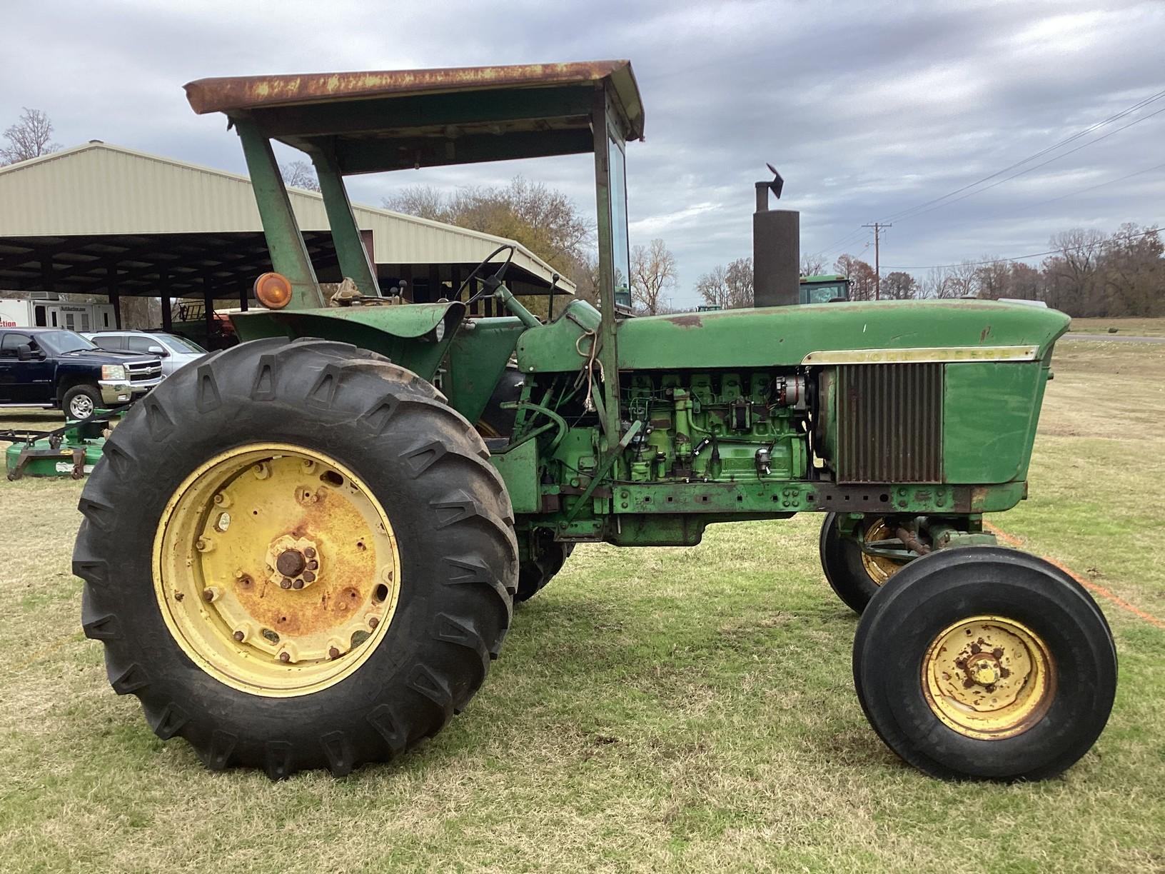 John Deere 4020 Console Model Tractor 4,999 hours showing, rear PTO, Syncro transmission