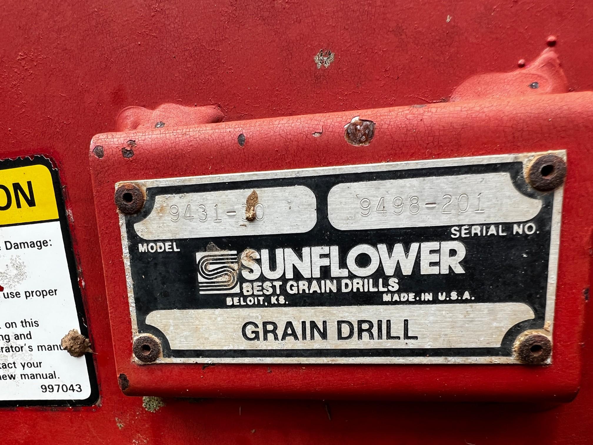 Sunflower 9431-30 Hyd folding no till grain drill 8" spacing, 9498-201