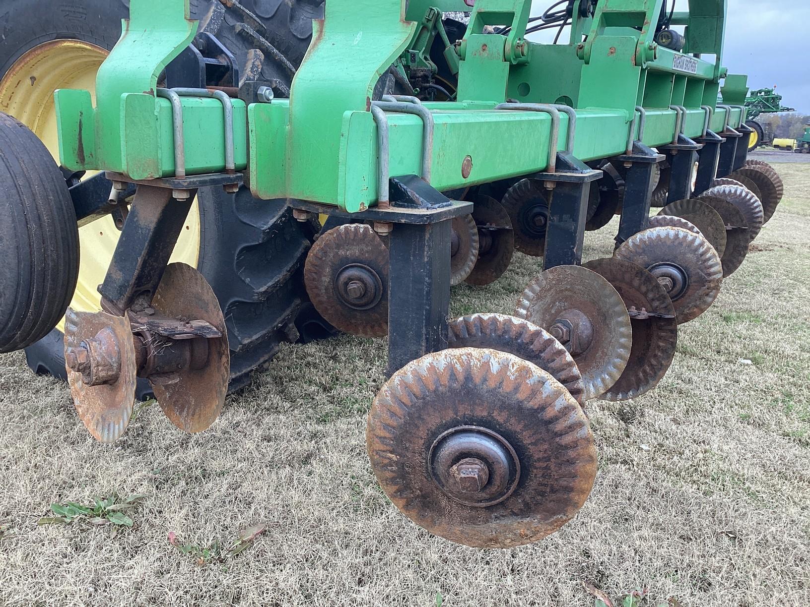 Bigham Bros 12 row stack fold hipper 38" spacing, Sn# unknown