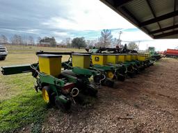 John Deere 1720 MaxEmerge Plus VacuMeter Planter w/monitor, 38" spacing