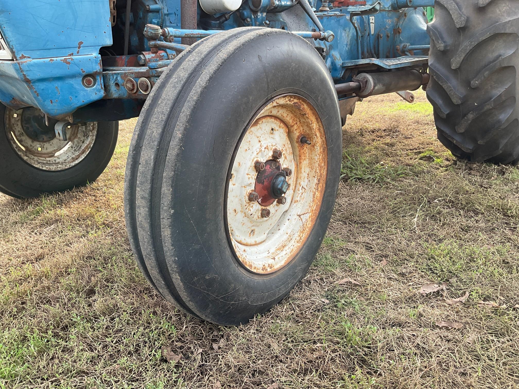 3600 Ford Tractor SR# A308468.  Currently showing 567.8 hours, hour meter not working