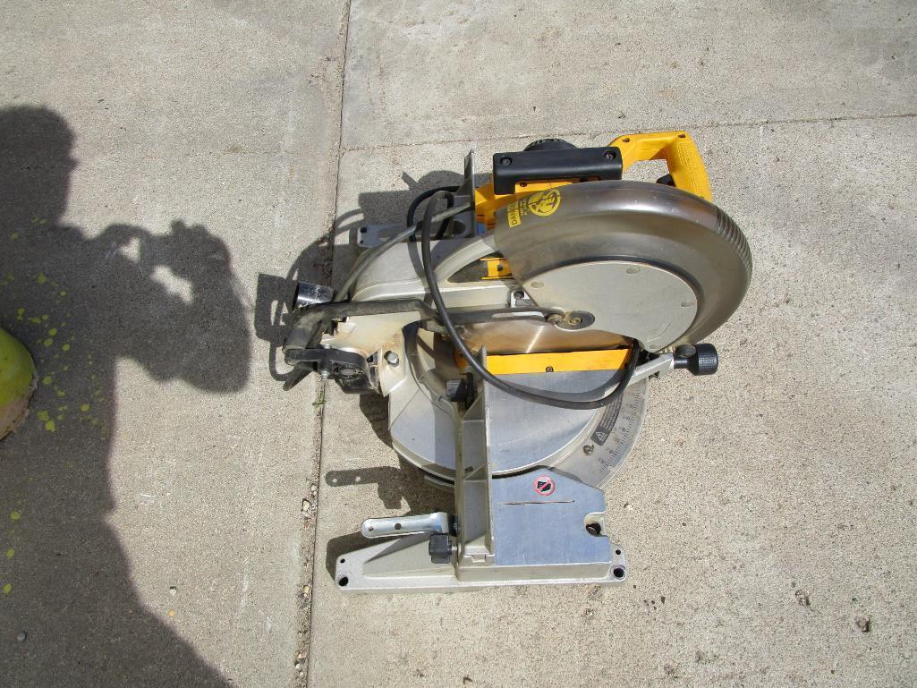 Dewalt 12 in miter saw