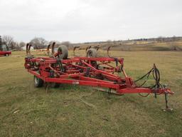 25 ft Case IH 5600 chisel plow