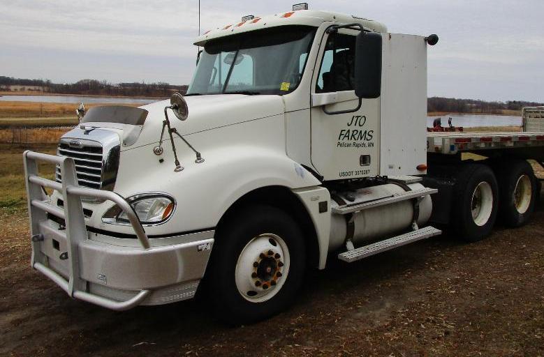 2005 Freightliner Columbia semi tractor