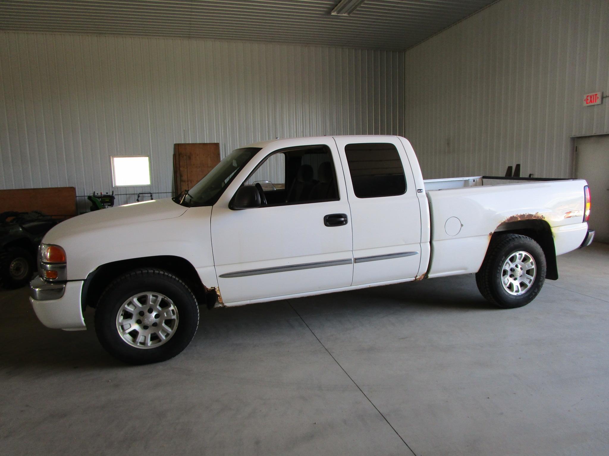 2005 SLE Z-71 Chev ½ ton pick up, 4 x 4, extended cab, short box, new tires, cloth seats, 249,875 mi