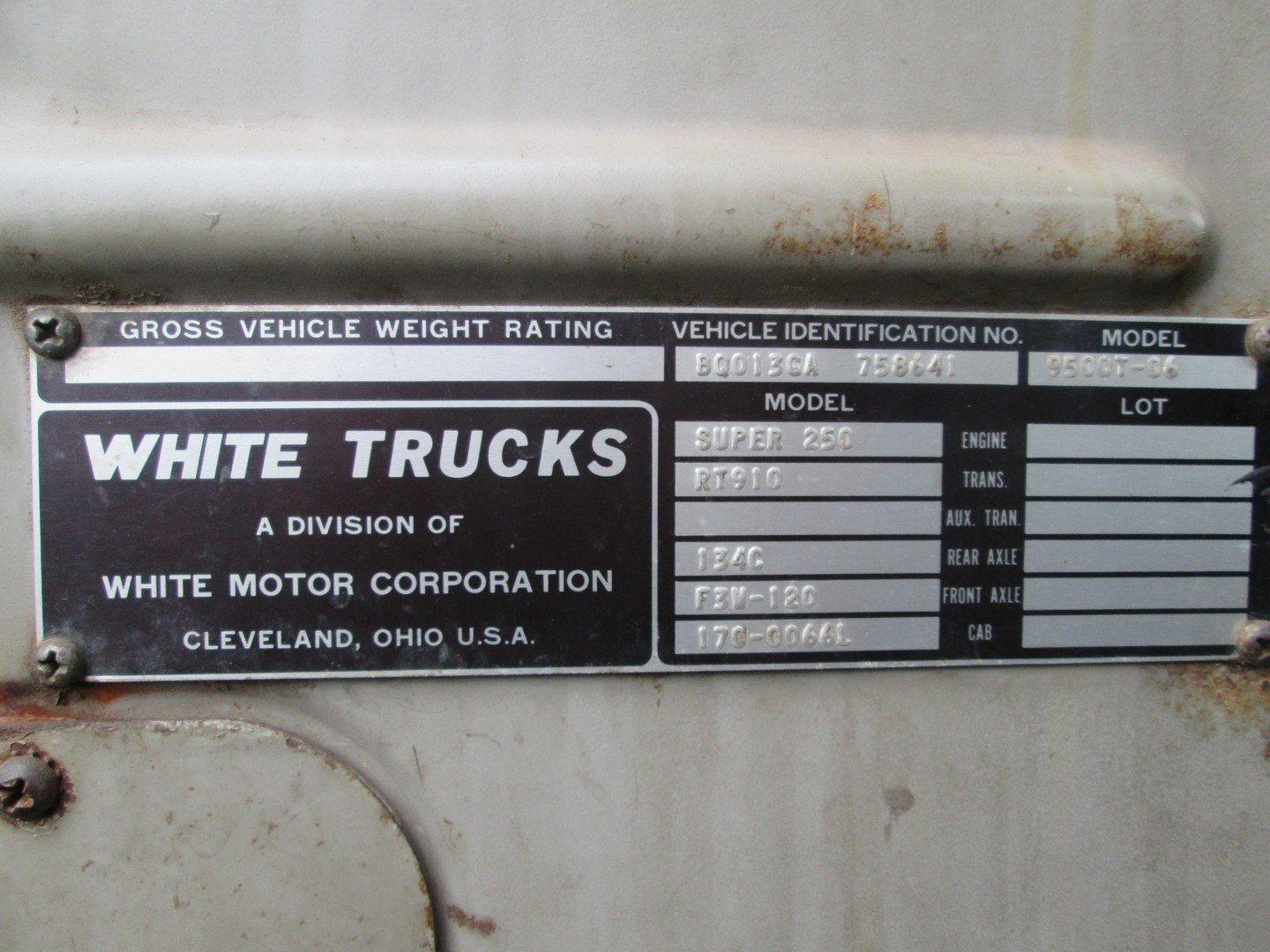 1972 White 9000 S/A Arrowboard Truck
