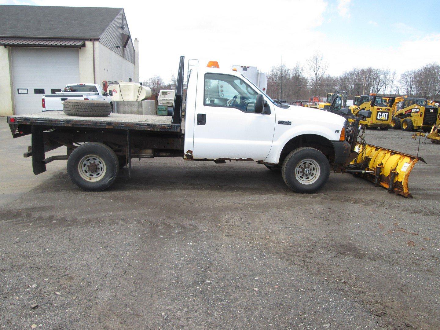 2001 Ford F-350 Flatbed Truck