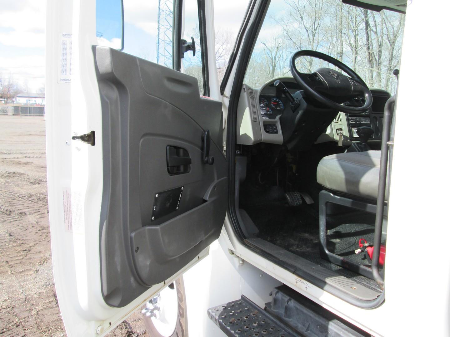 2009 International 4300 S/A Water Truck