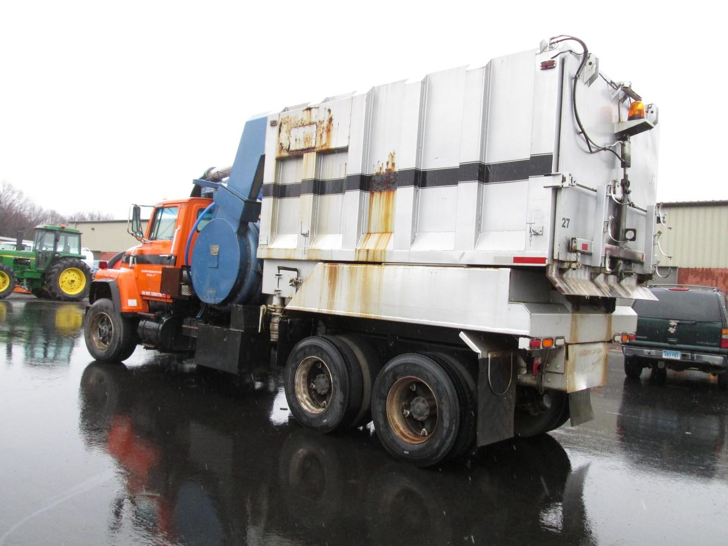 1988 Ford L8000 T/A Vac Truck