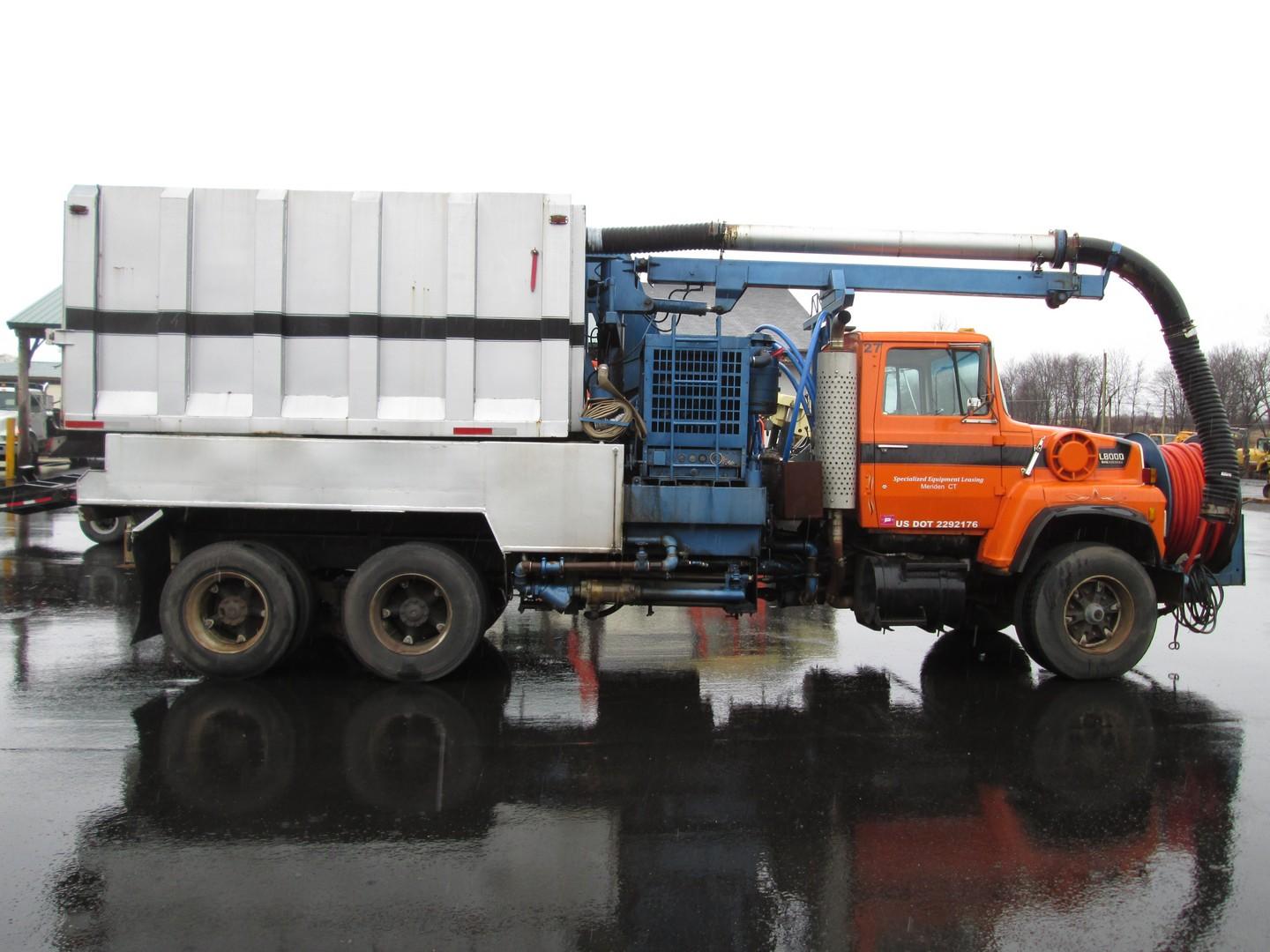 1988 Ford L8000 T/A Vac Truck