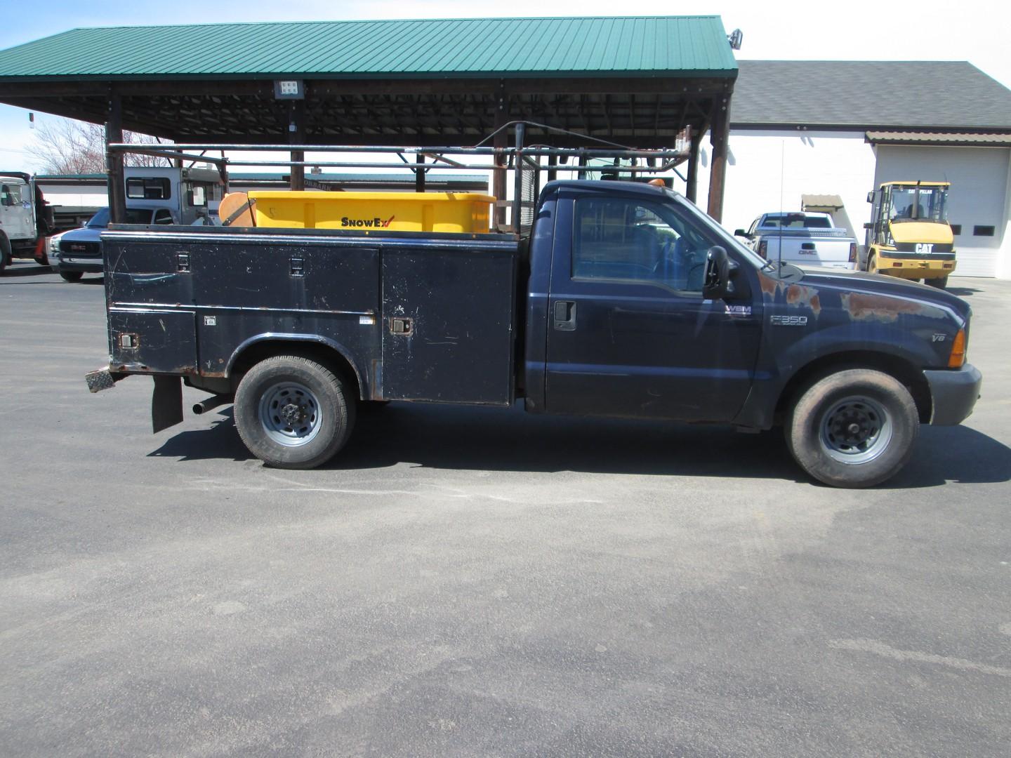 2000 Ford F-350 XL Utility Truck