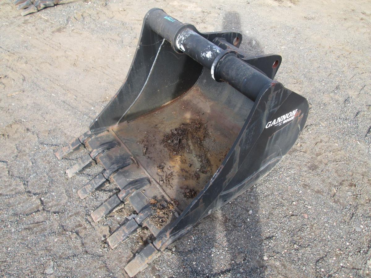 Woods 32" Excavator Bucket With Teeth