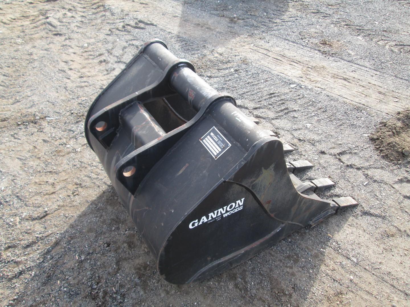 Woods 32" Excavator Bucket With Teeth