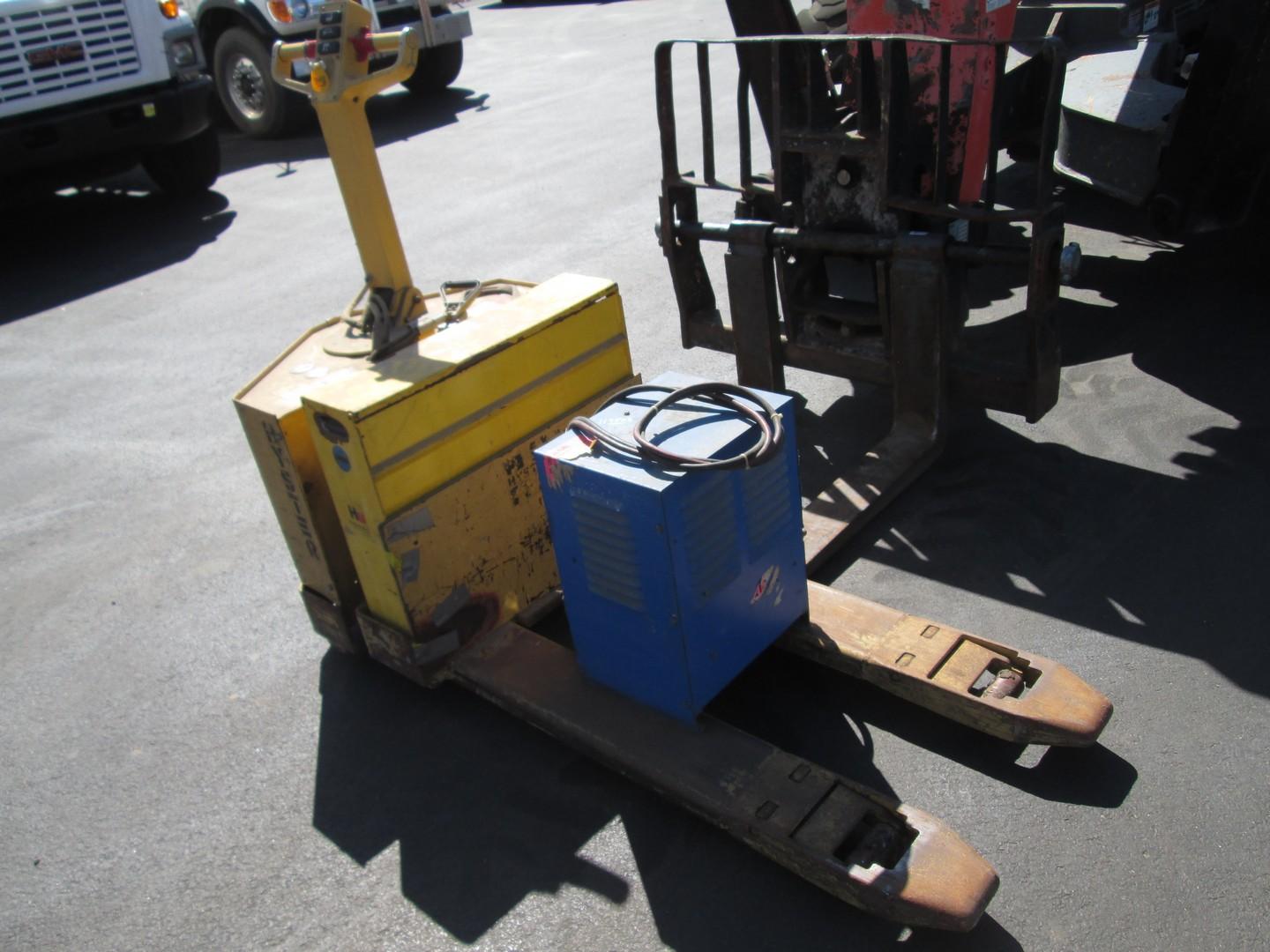 Hyster W40XL Electric Pallet Jack