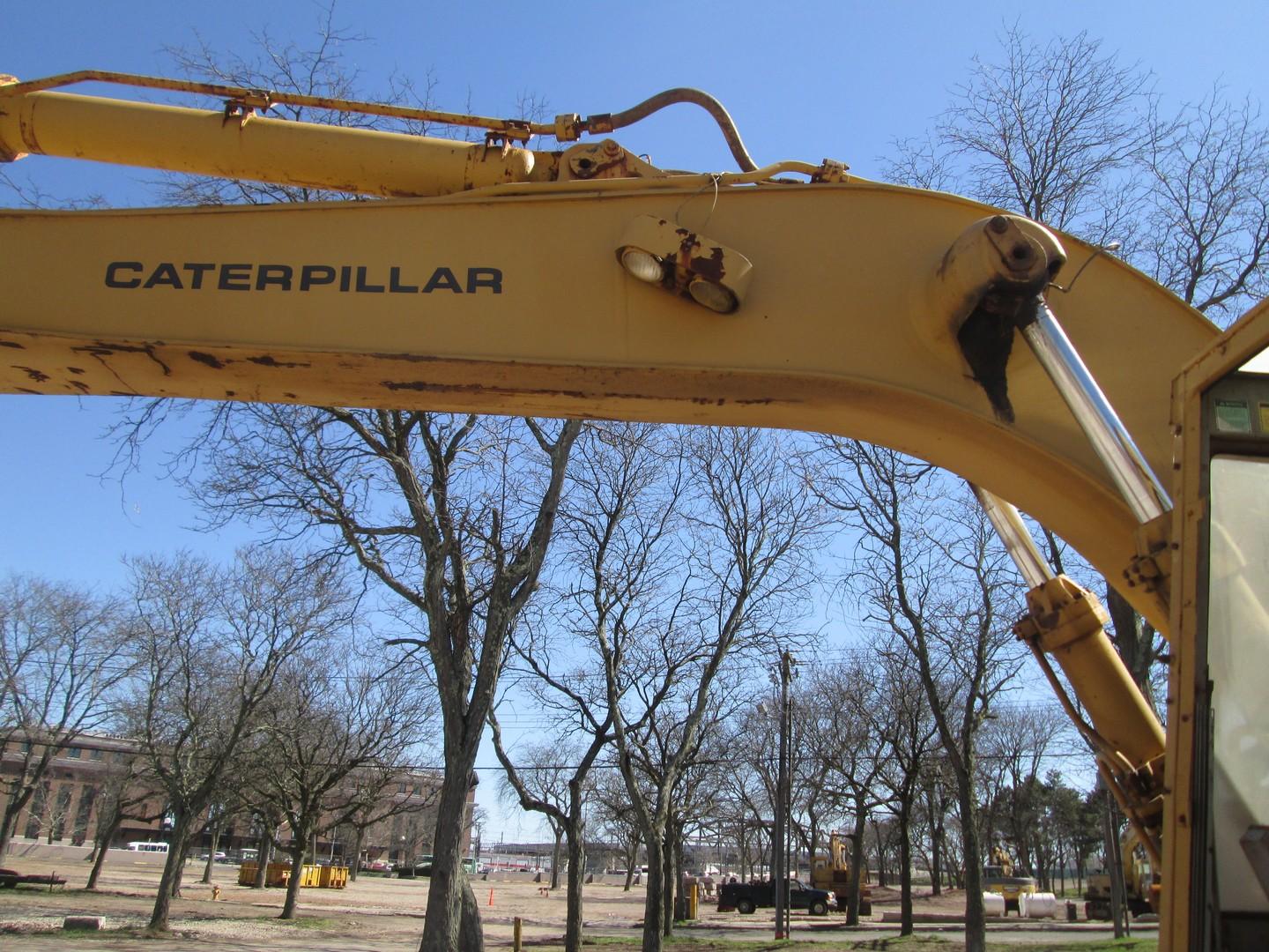 1985 Caterpillar 235B Hydraulic Excavator