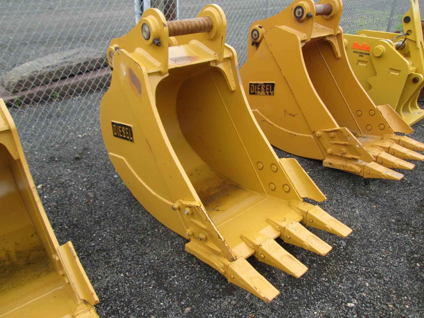 Diesel 30" Excavator Bucket