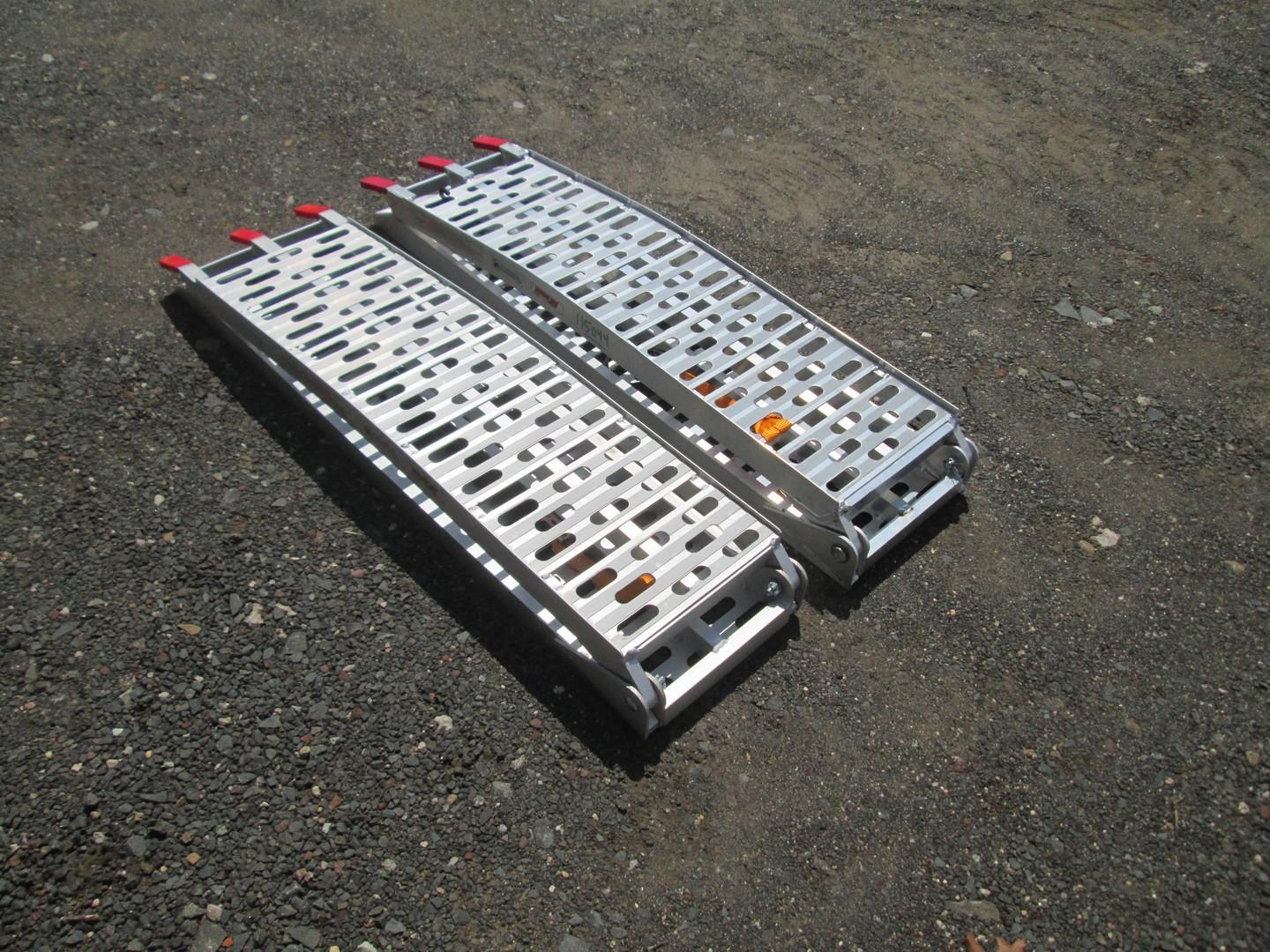 (2) 7' Extreme Max Aluminum Folding Ramps