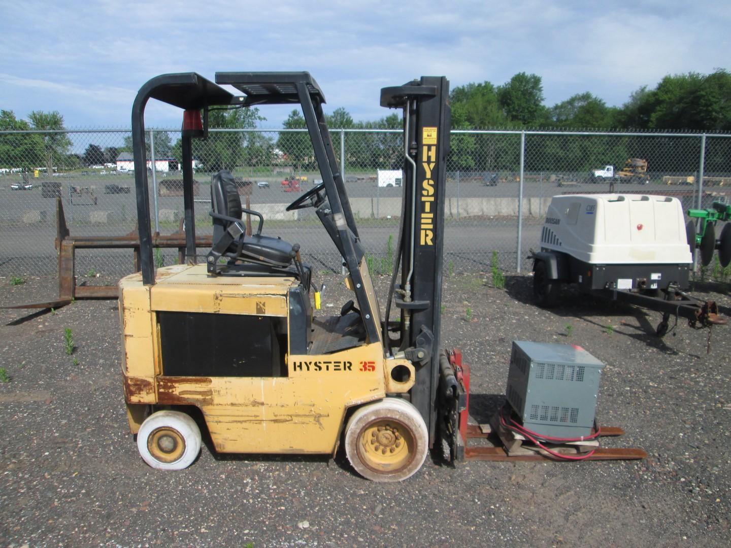 Hyster E35XL Electric Forklift