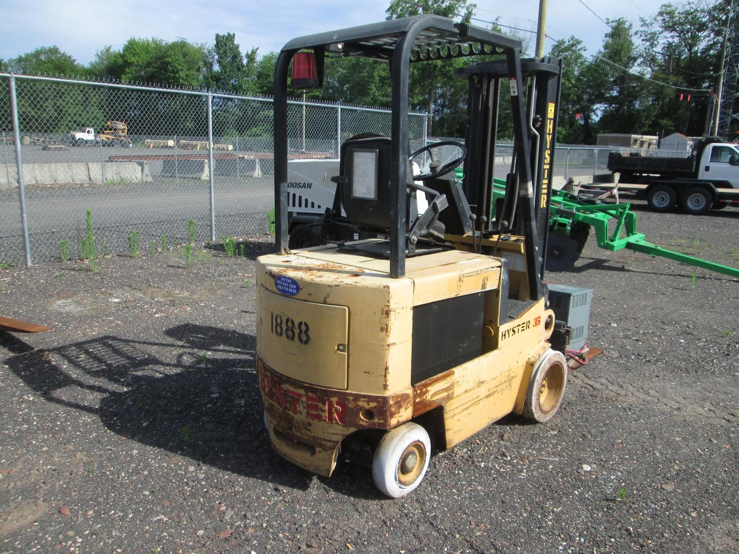 Hyster E35XL Electric Forklift