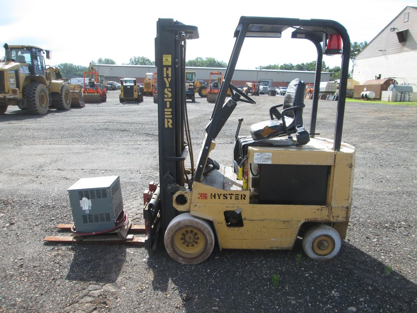 Hyster E35XL Electric Forklift