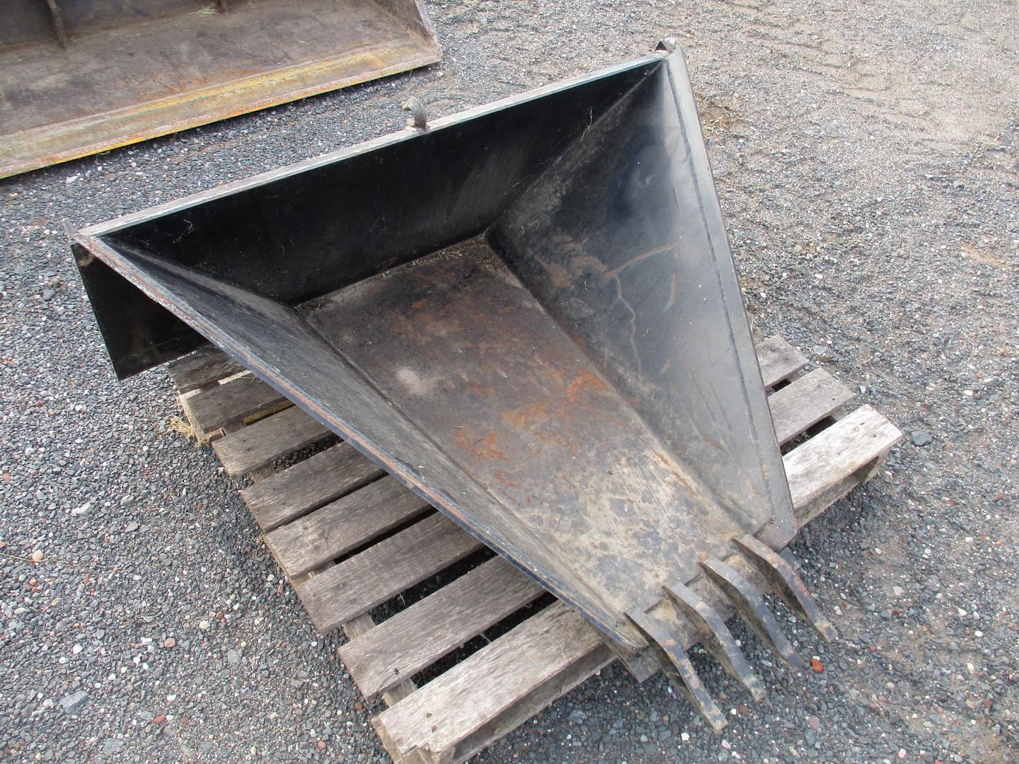 Fabtech Stump Bucket With Teeth