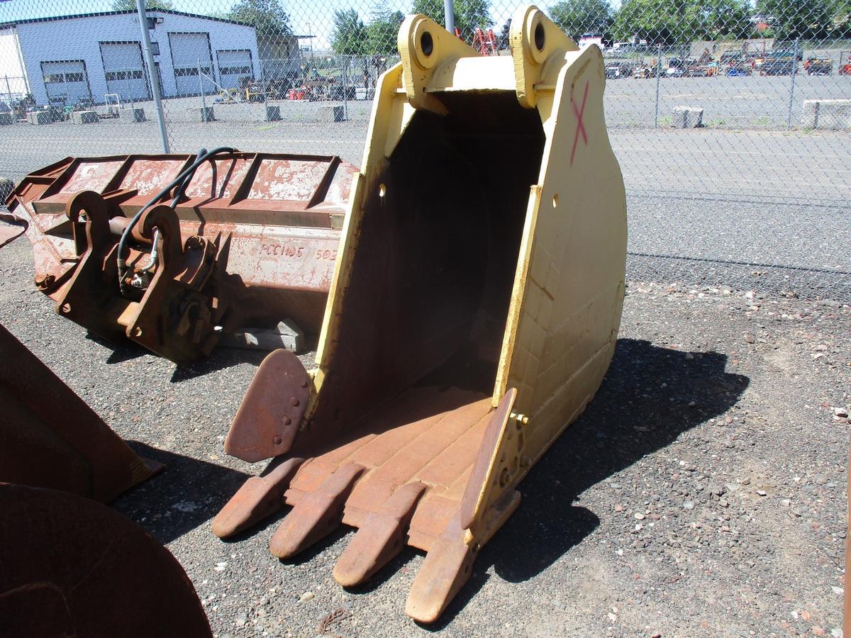 Caterpillar 32" Bucket With Teeth