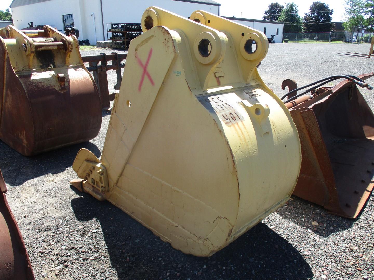 Caterpillar 32" Bucket With Teeth