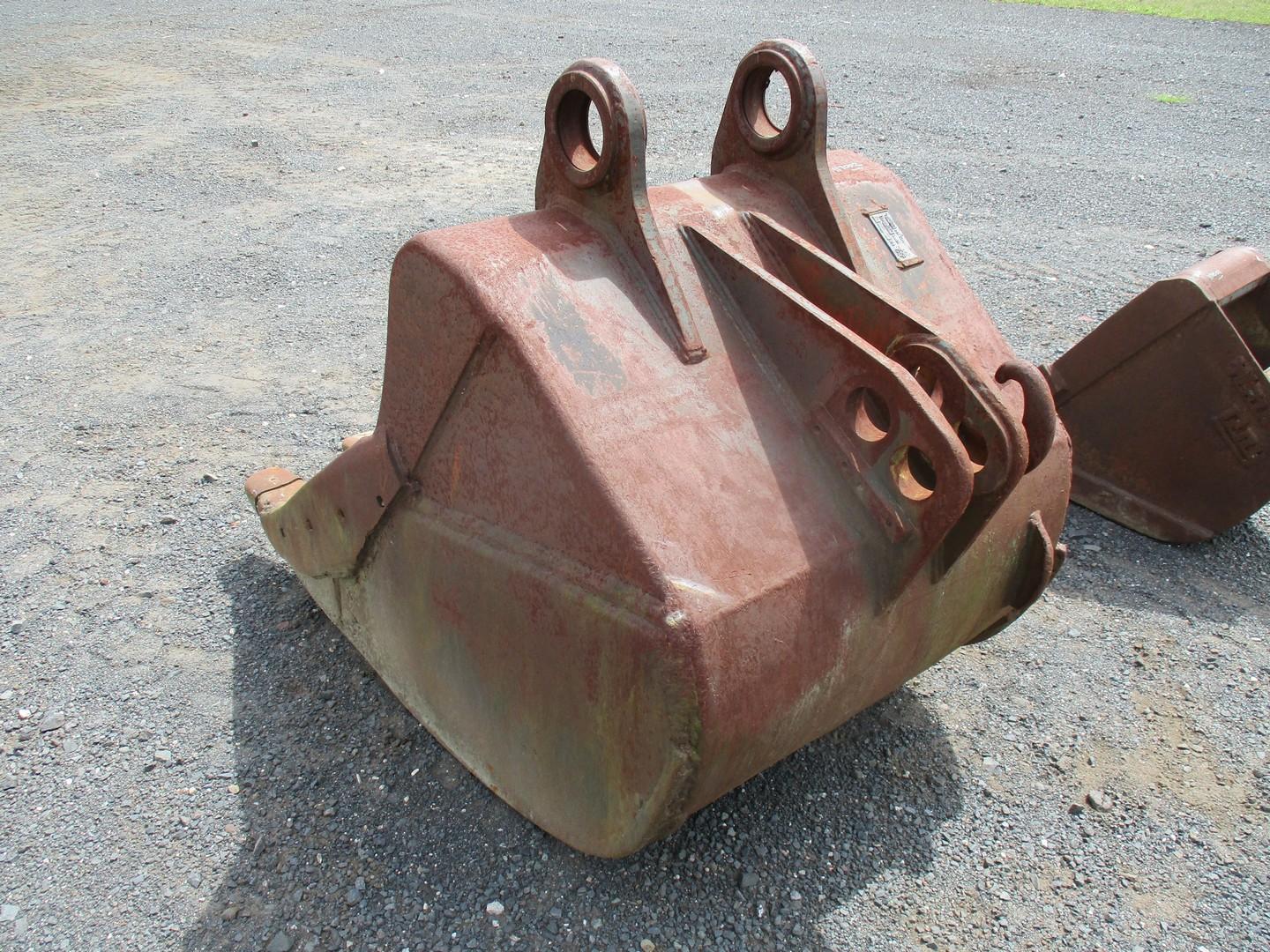 Akerman 36" Bucket With Teeth