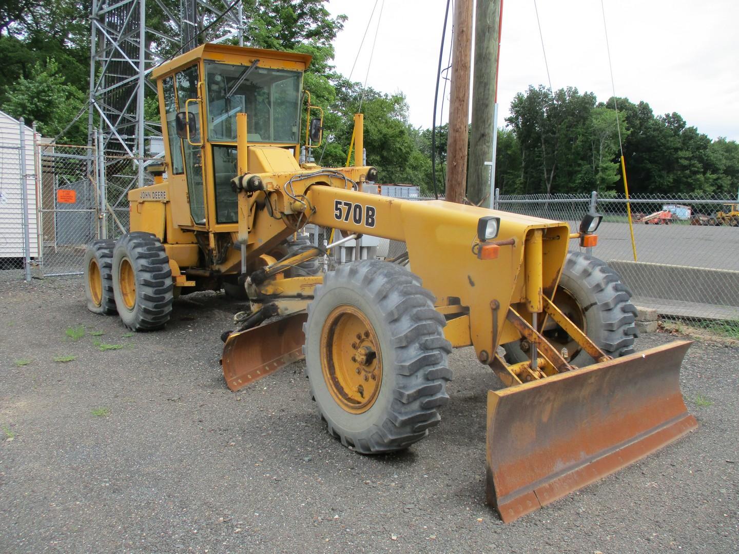 1987 John Deere 570B Motor Grader