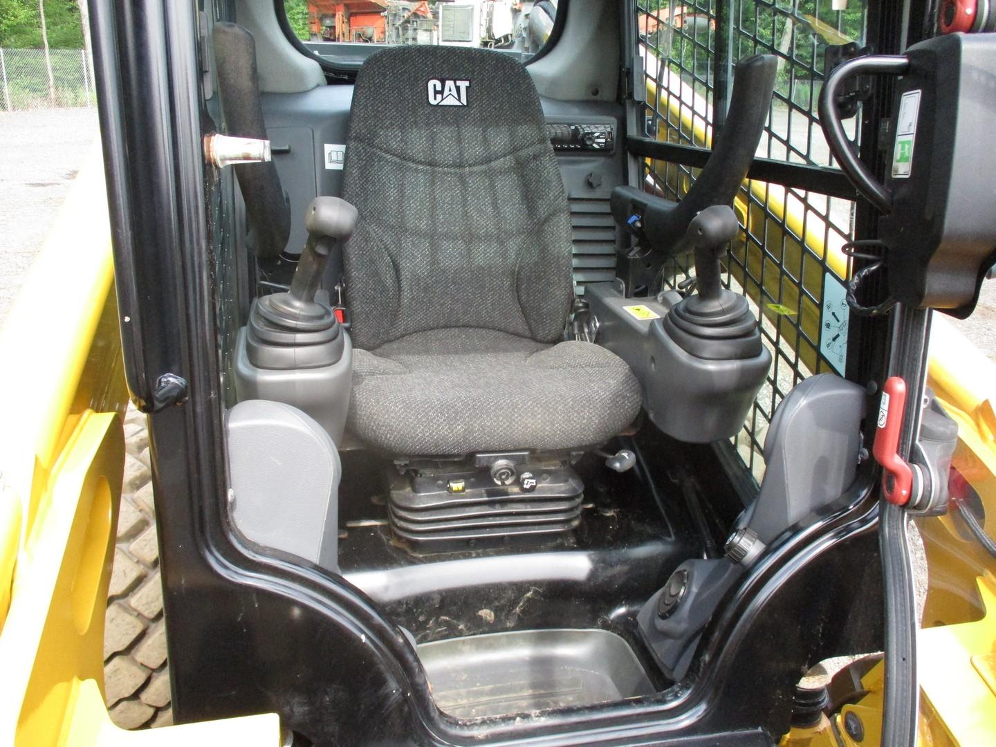 2017 Caterpillar 262D Skid Steer