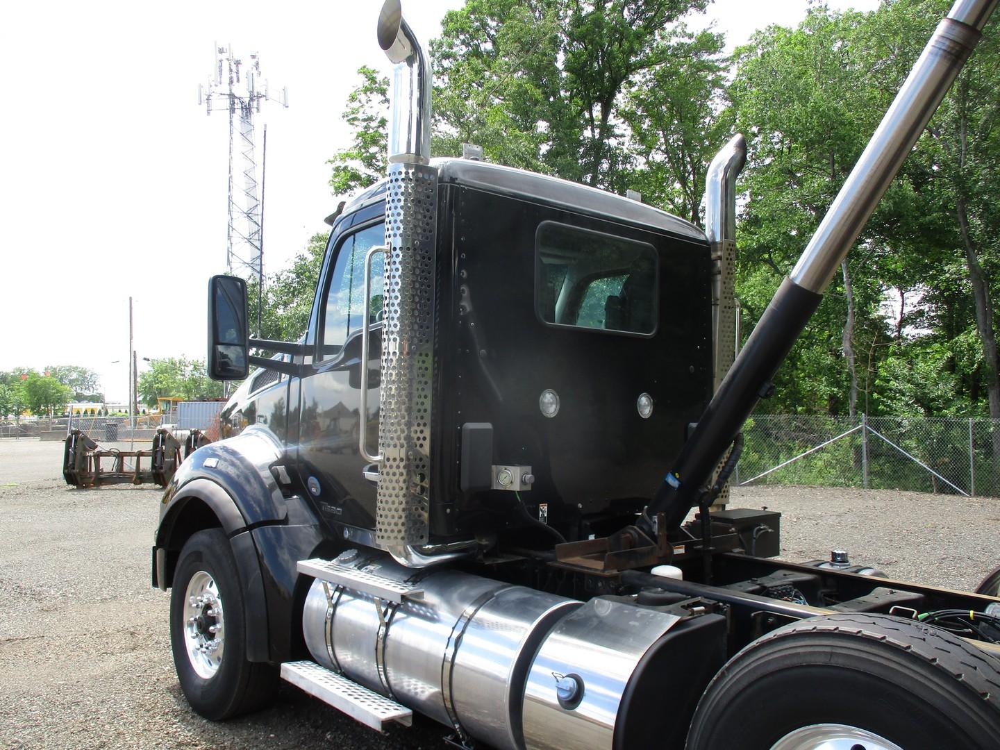 2018 Kenworth T880 Tri/A Dump Truck