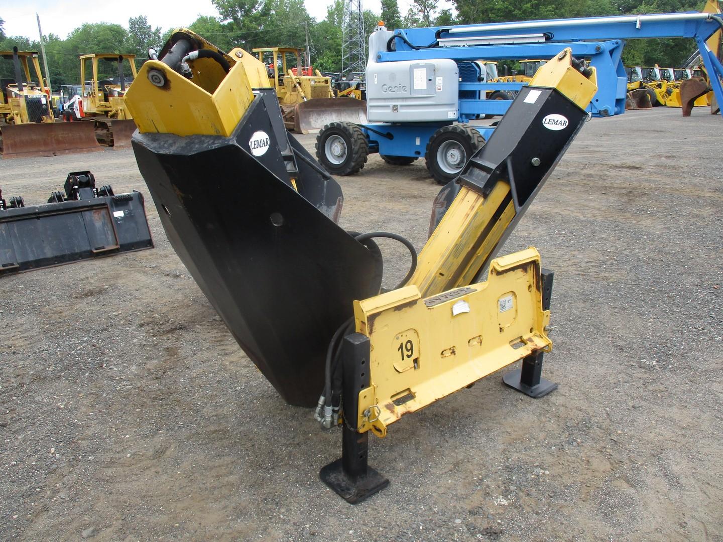 Lemar 43" Wireless Tree Spade