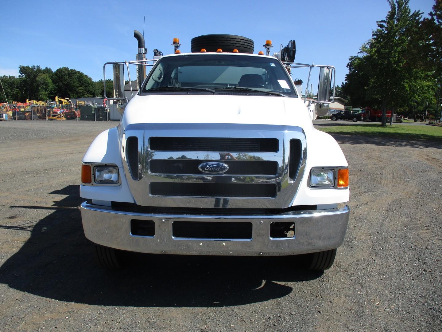 2004 Ford F-650 XLT Service Truck