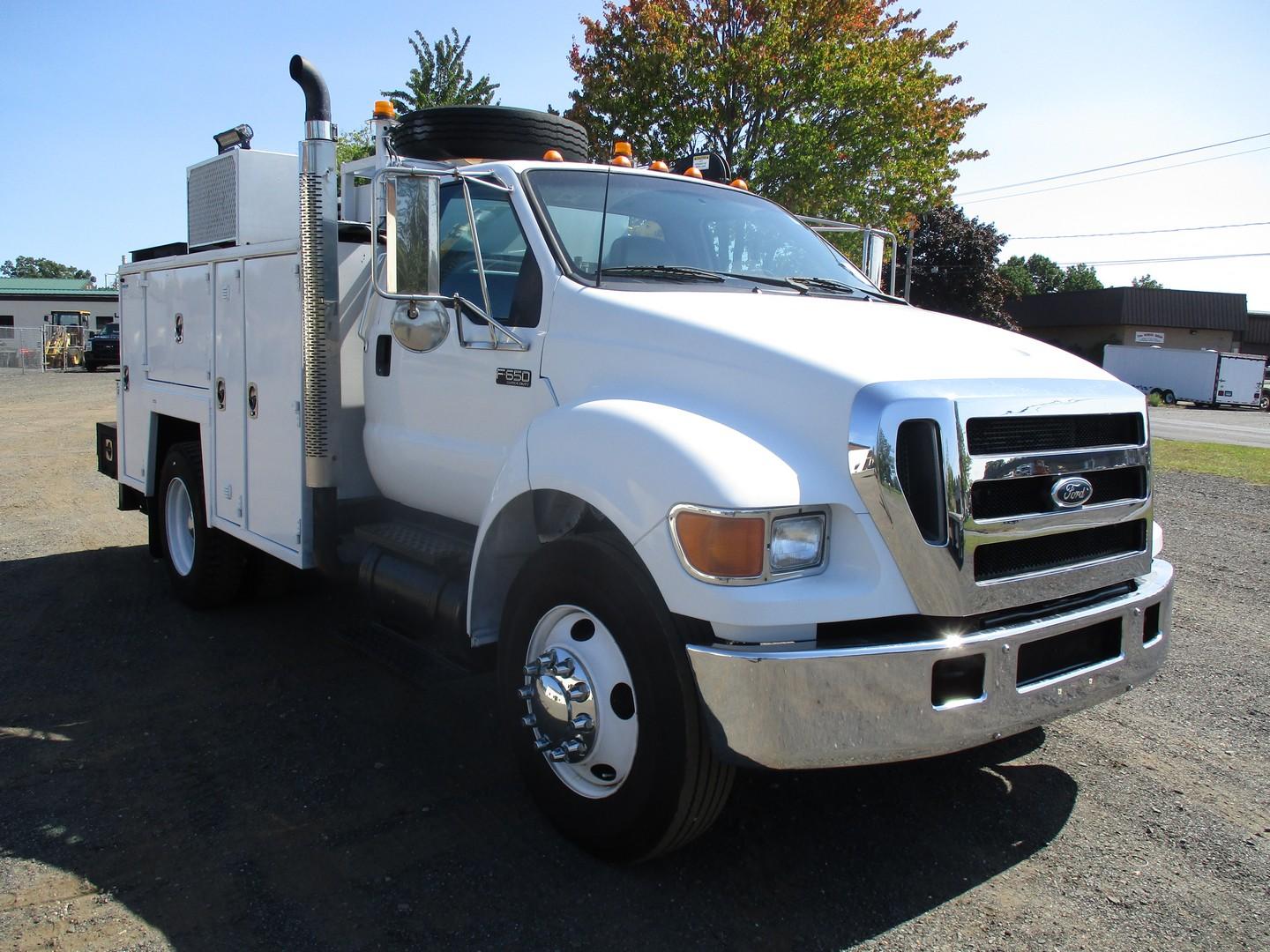 2004 Ford F-650 XLT Service Truck