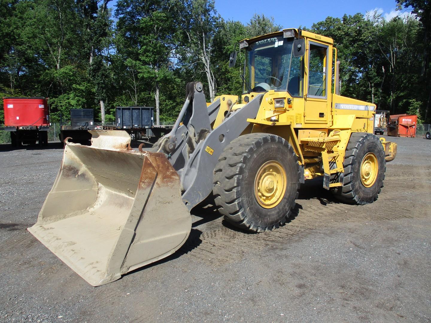 2001 Volvo L90D Rubber Tire Wheel Loader