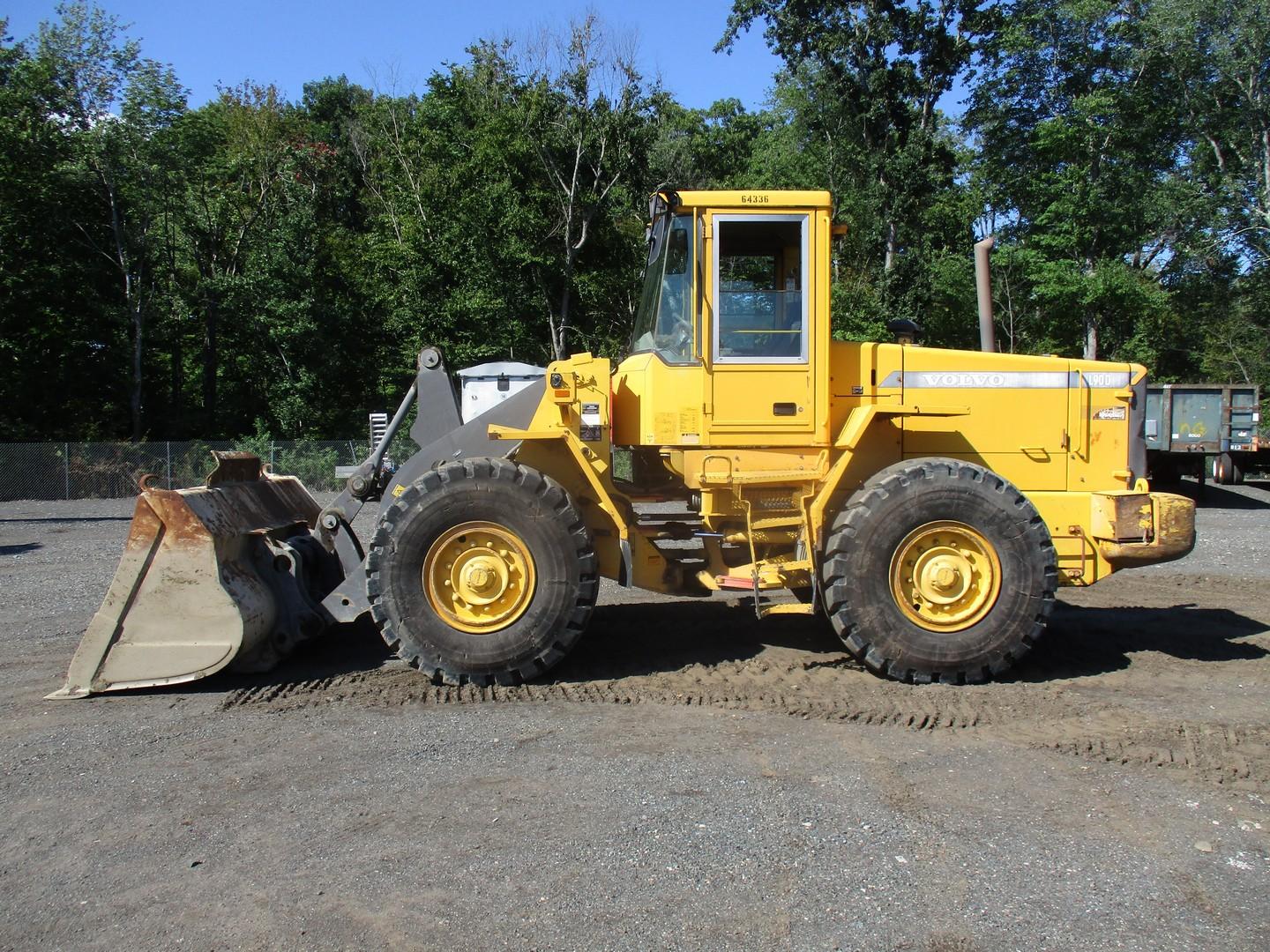 2001 Volvo L90D Rubber Tire Wheel Loader