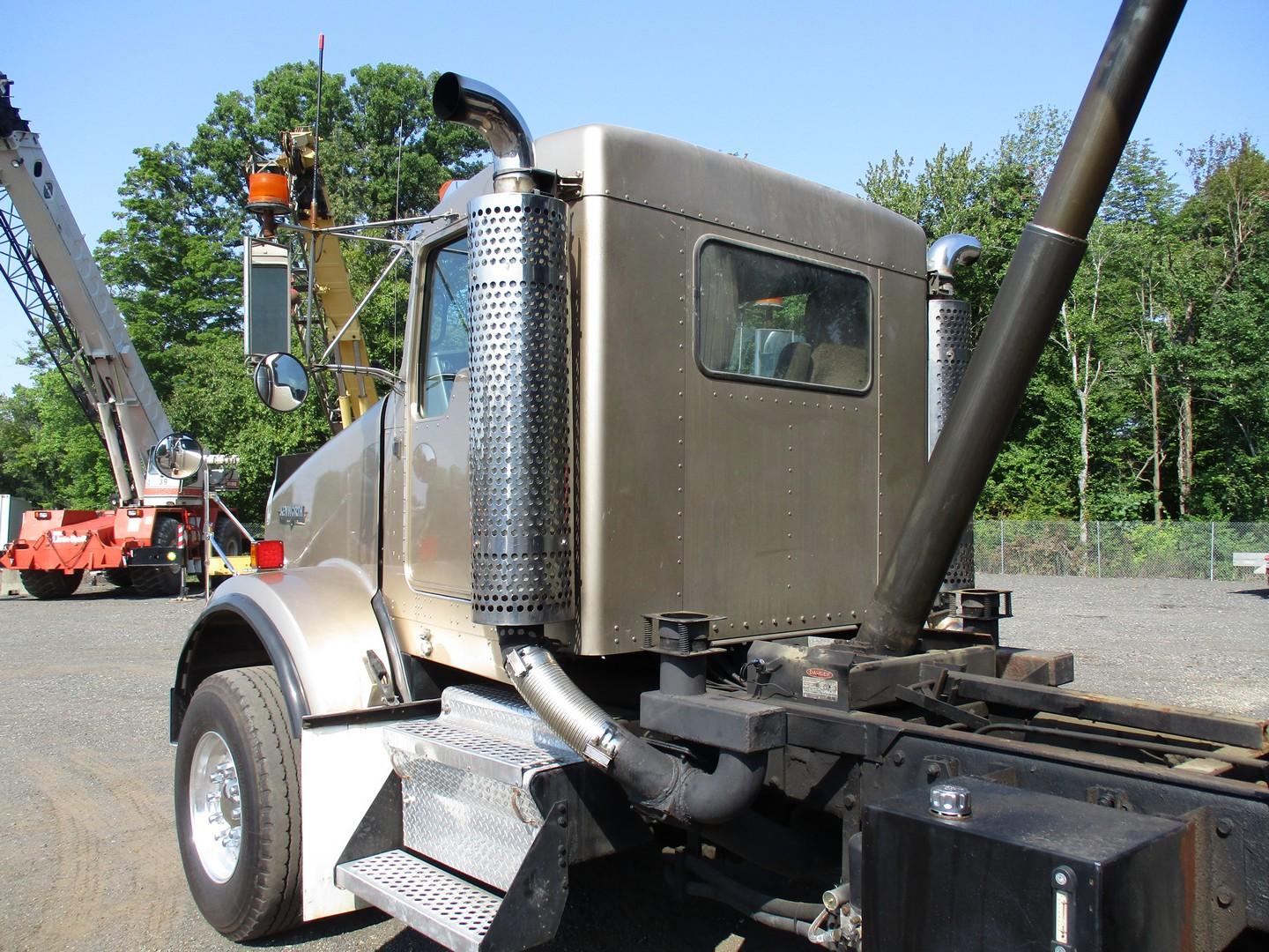 2006 Kenworth T800 T/A Dump Truck