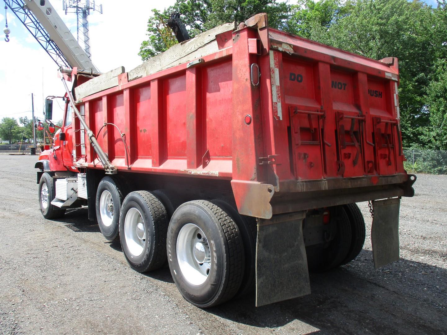 2001 International 5600i Tri/A Dump Truck